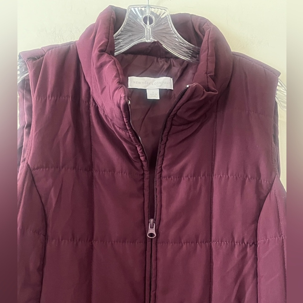 New York & Company Cranberry Quilted Vest Women’s Size Medium - Picture 10 of 15